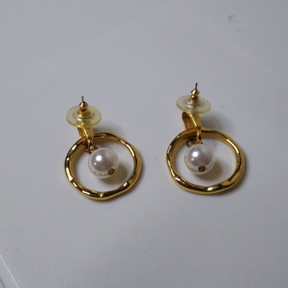 Vintage Metal Circle And Bead Dangle Earrings - Picture 8 of 13